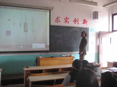 数字科技园企业老总为学生开设系列讲座 数字科技园企业老总为学生开设系列讲座